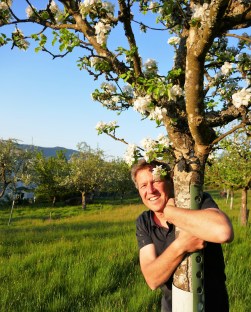 #hugatreenotme_René